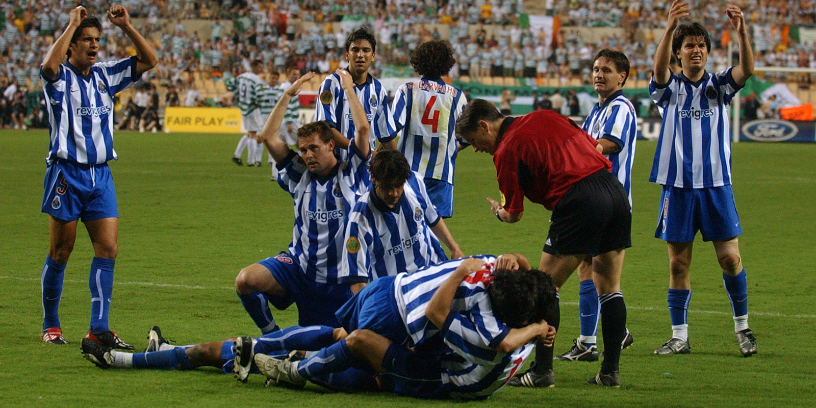 Brilho Universal – Taça UEFA 2003 – Os Jogos dos Títulos