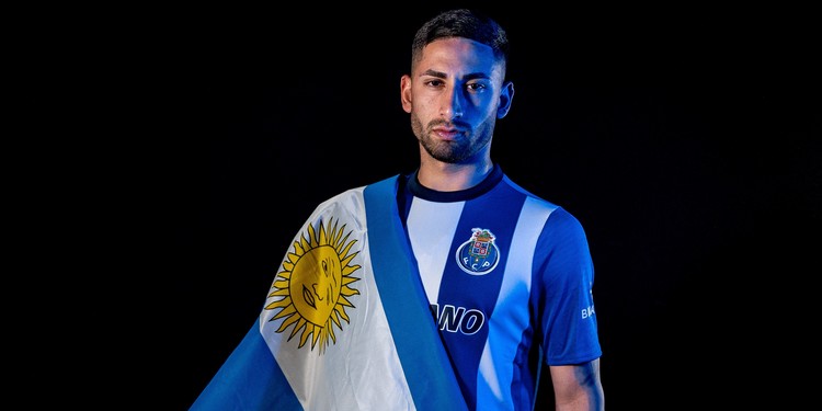 É daqueles jogadores que ditam o ritmo do jogo. O perfil Alan Varela, novo  jogador do FC Porto