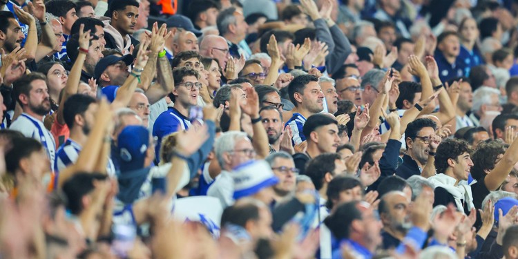FC Porto - Notícias - Bilhetes disponíveis para o FC Porto-Estoril Praia